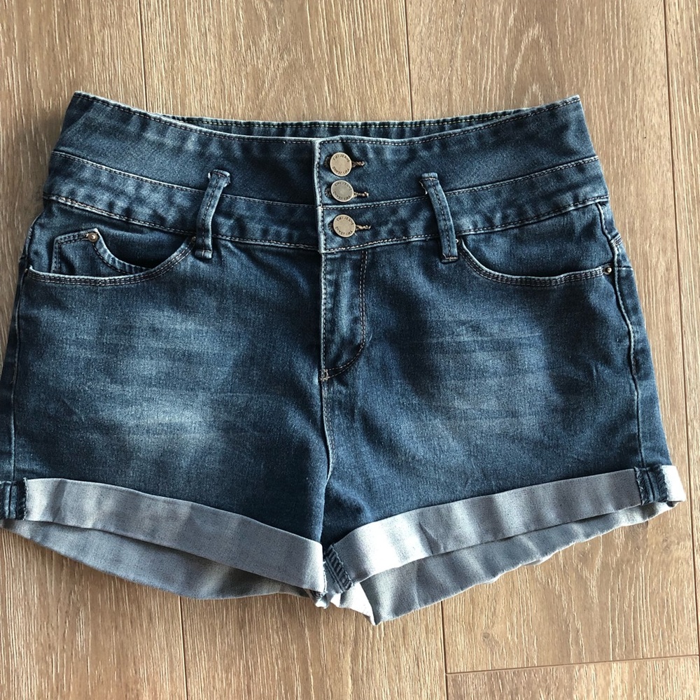 Three button high waisted